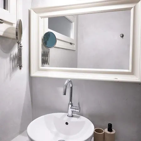 Dali Danae * Fira (Santorini)