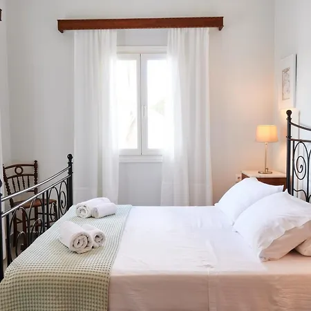 Dali Danae Fira (Santorini)