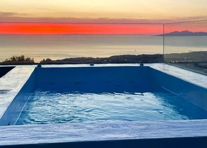 Dali * Fira (Santorini)