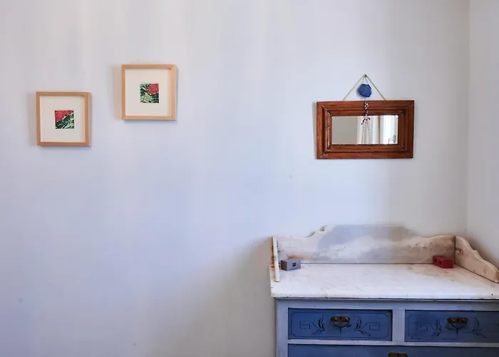 Dali Danae Fira (Santorini)