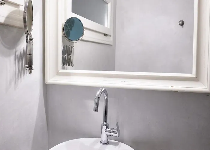 Dali * Fira (Santorini)